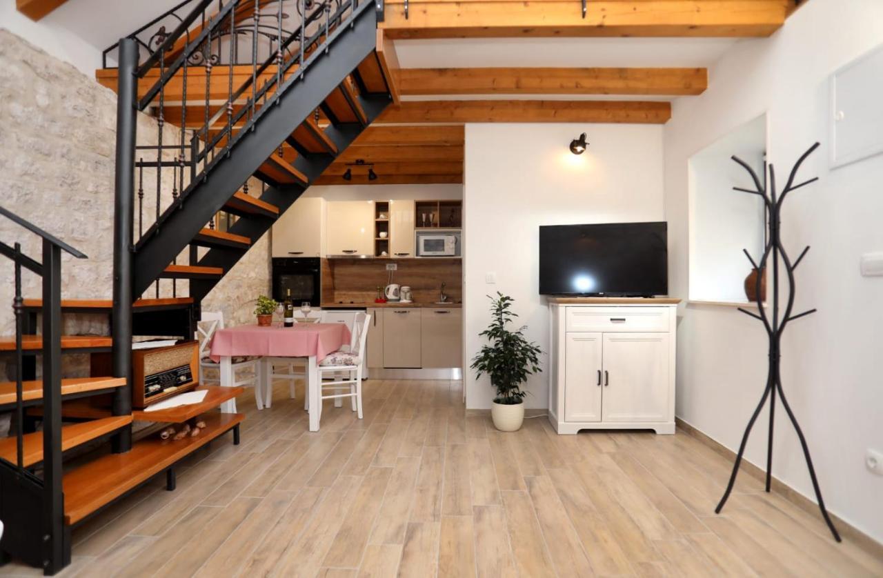 Mihaella Apartment