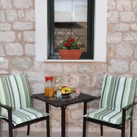 Studio Apartman Mihaella Kastela Exterior photo