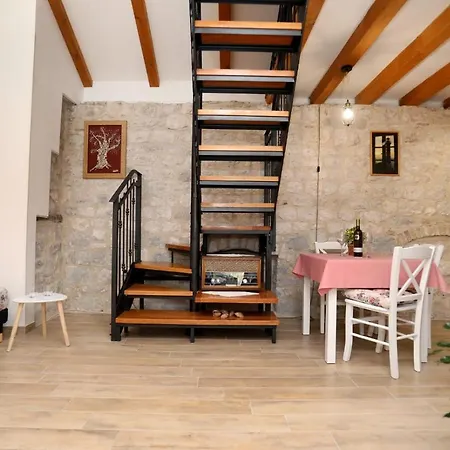 Studio Apartman Mihaella Kastela Exterior photo
