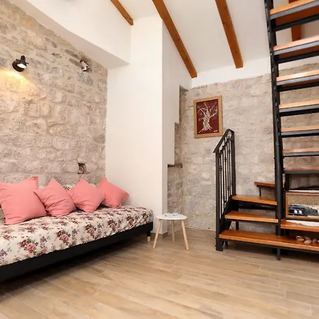 Studio Apartman Mihaella Kastela Exterior photo