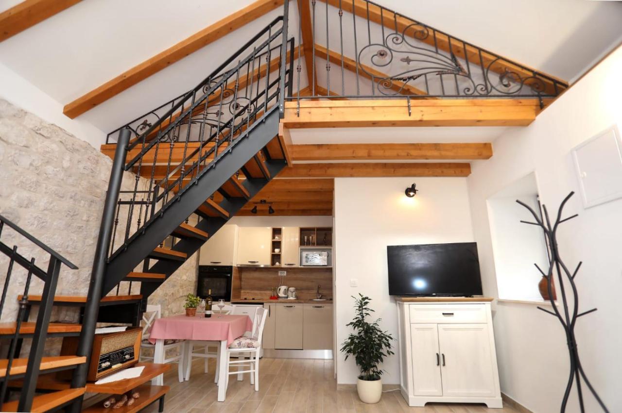 Apartma Mihaella *